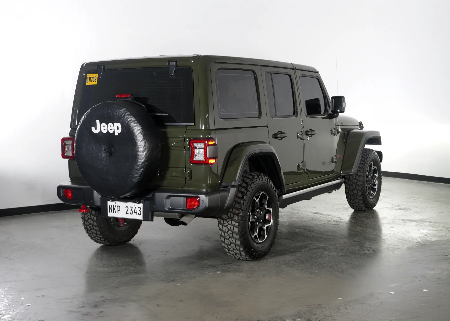 Jeep Wrangler 2.0L Unlimited Rubicon (NKP 2343) Exterior Rear Image