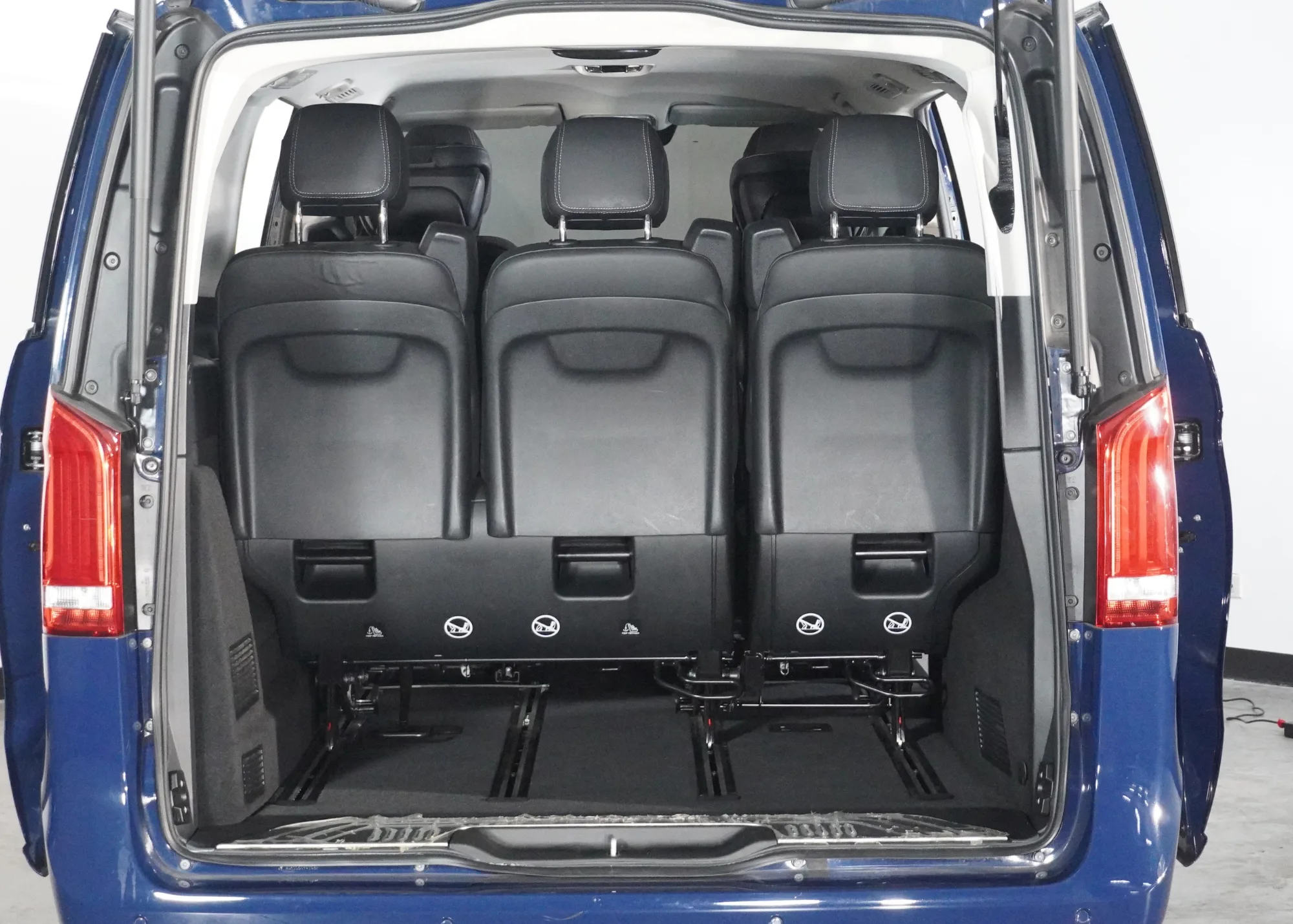 V-Class Blue Trunk View